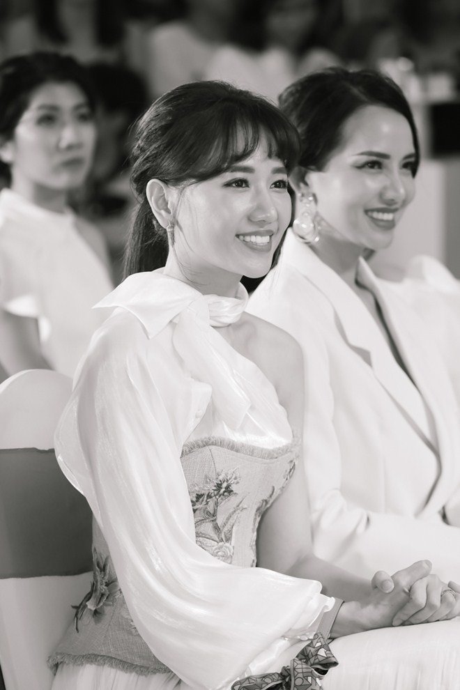 Hari Won xinh đẹp ngất ngây, hát ca khúc do Trấn Thành viết lời tặng khán giả - 11