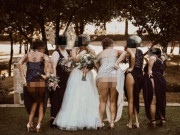 Tin tức - Phù dâu táo bạo kéo váy khoe trọn vòng 3, cô dâu "đứng hình" khi chụp ảnh cưới