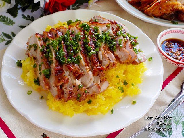Mẹ làm bữa sáng xôi nghệ thịt gà rim, cả nhà thích mê