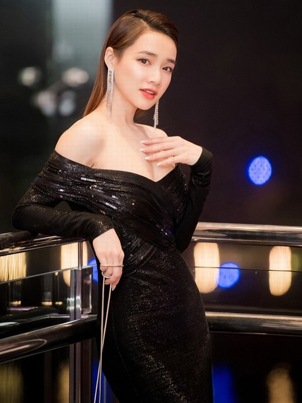 Bình thường toàn ăn vận kín đáo, mãi mới thấy Nhã Phương diện bikini khoe 3 vòng - 9