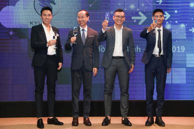 dien vien anh duc lan san lam giam doc truyen thong giua doanh nghiep va nghe si - 1