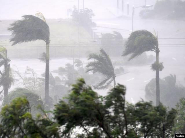 4 cơn bão và áp thấp cùng xuất hiện, bão số 6 sẽ là cơn bão dị nhất năm 2019?