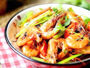 Bếp Eva - Người dân miền biển tiết lộ bí quyết nấu tôm không cần nước, tôm chín ngọt ngon, thơm đẫm vị