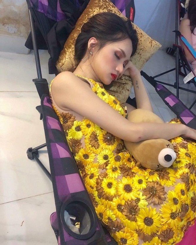 Sau tuyên bố nghỉ chơi gameshow, cảnh Ốc Thanh Vân ngủ gục trong hậu trường làm ai cũng thương - 9