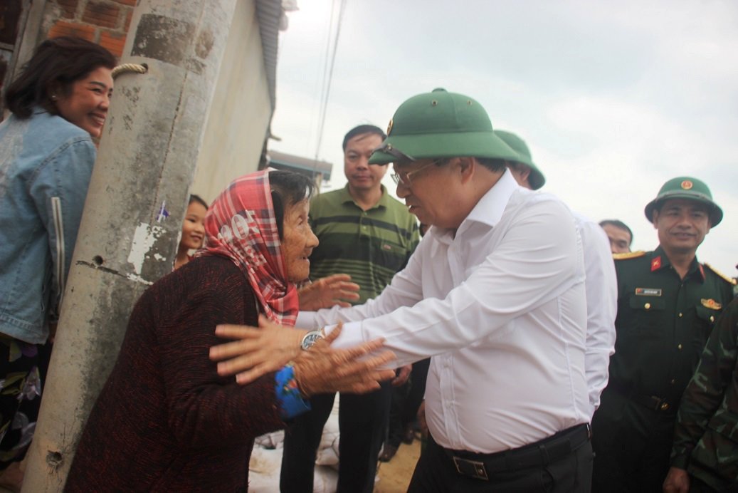 Bão số 6 sắp đổ bộ: Hối hả chống bão mạnh, di dời 150.000 người dân vùng nguy hiểm - 2