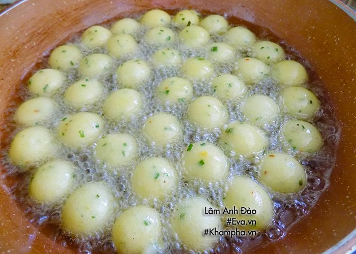 Mẹ đảm tranh thủ làm khoai tây chiên bi giòn, con ăn mãi vẫn thòm thèm - 5