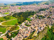 Nhà đẹp - Nơi đang thiếu người ở, chỉ cần chuyển đến được tặng một căn nhà kèm tiền