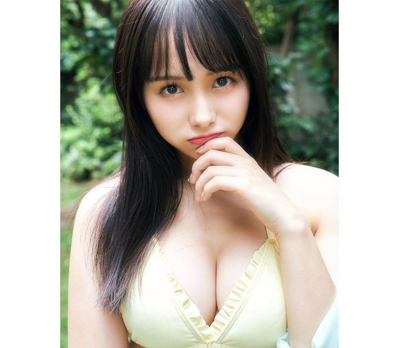 Niiya Mayu được biết tới là nữ ca sĩ Nhật Bản thu hút mạnh mẽ sự chú ý của dân tình bởi sở hữu gương mặt xinh đẹp cùng vóc dáng cực bốc lửa.
