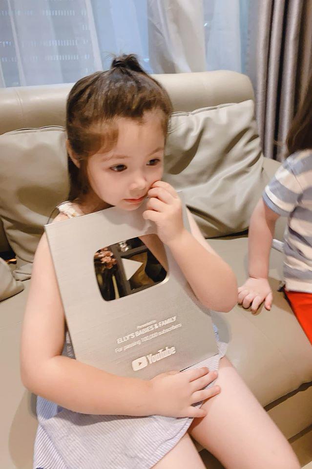 Elly Trần lâu lắm mới khoe hình con, Cadie Mộc Trà giờ xinh như thiếu nữ - 3