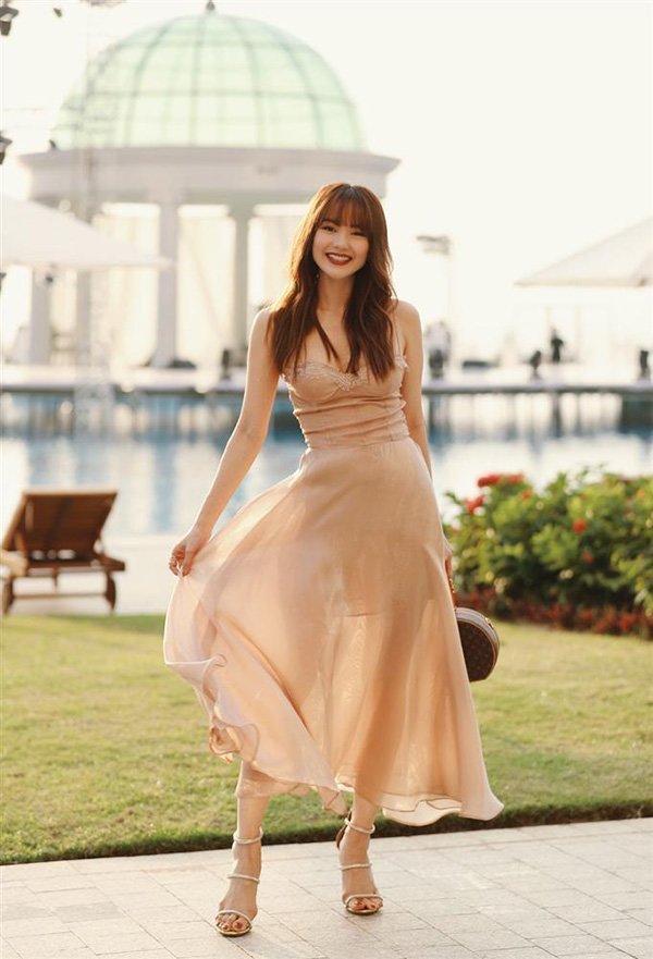 Dự đám cưới thế kỷ, Diệu Nhi khiến fans cười ngả nghiêng vì chơi vui đến... rơi cả tóc giả - 7