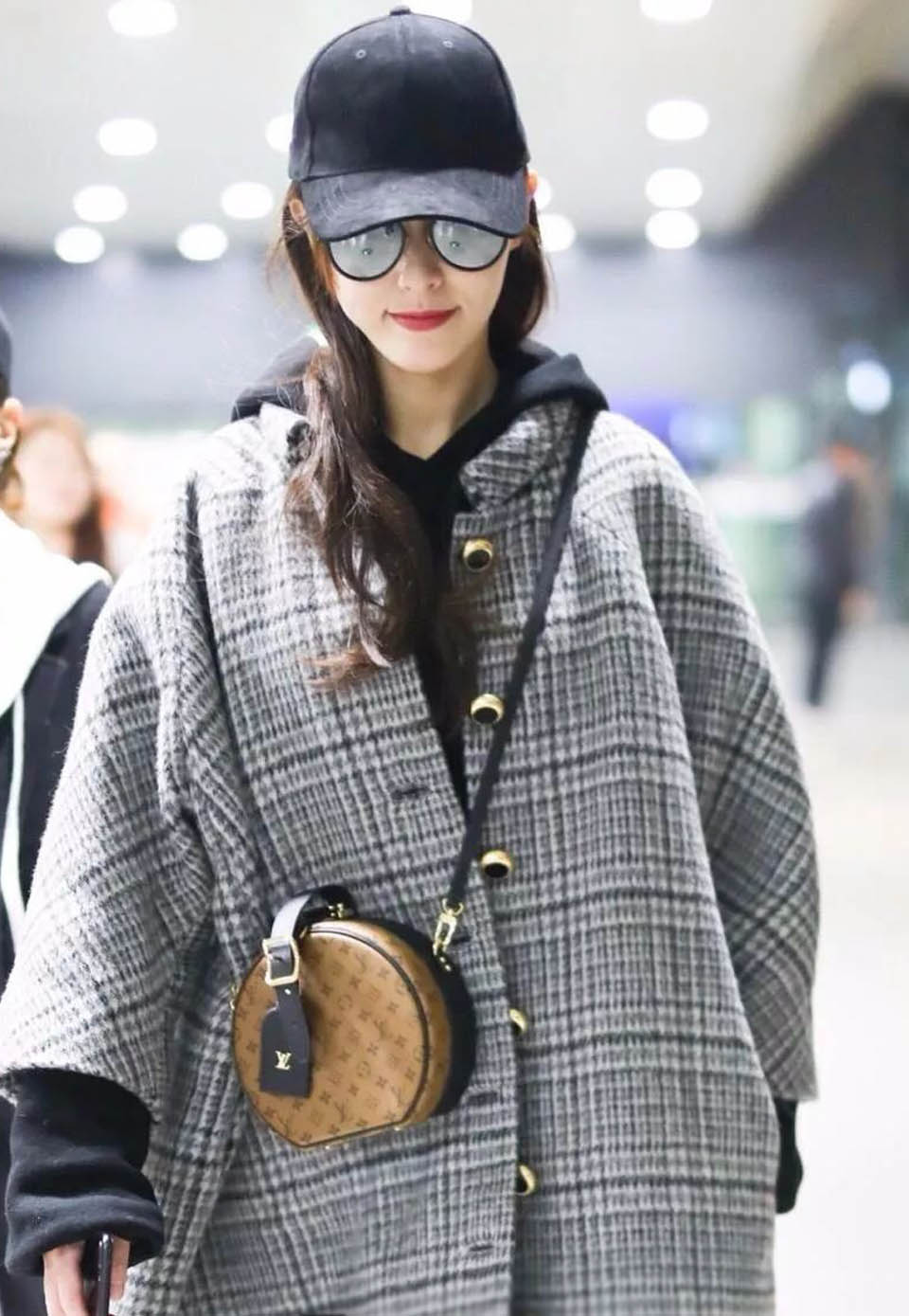 long lay du dam cuoi dong nhi, minh hang va ba xa dang khoi dung hang 1 chiec tui - 8