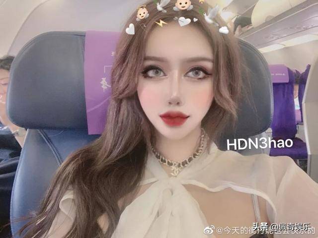 Đăng đàn tự giới thiệu mình là cô gái theo thang điểm 10 thì phải đạt tới 8 điểm, cô gái trẻ khiến dân tình ấn tượng bởi nhan sắc như nữ thần. 
