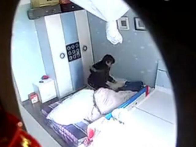 Con trai nằm giường riêng 2m nhưng đêm nào cũng kêu chật, mẹ phát hiện sự thật về bà nội