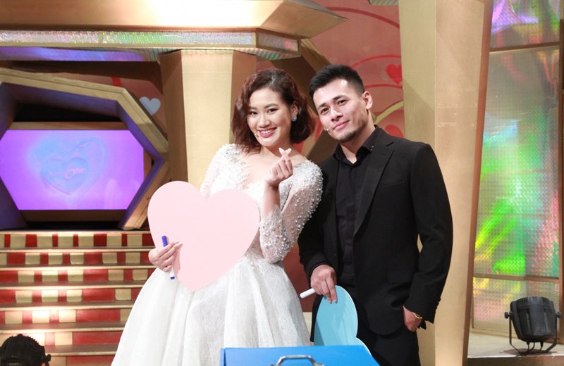 Pông Chuẩn là stylist, người mẫu được nhiều người biết đến sau khi lọt vào top 4 chương trình Vietnam's Next Top Model 2010. Chân dài này kết hôn với nam diễn viên Tùng Min vào cuối năm 2017. 

