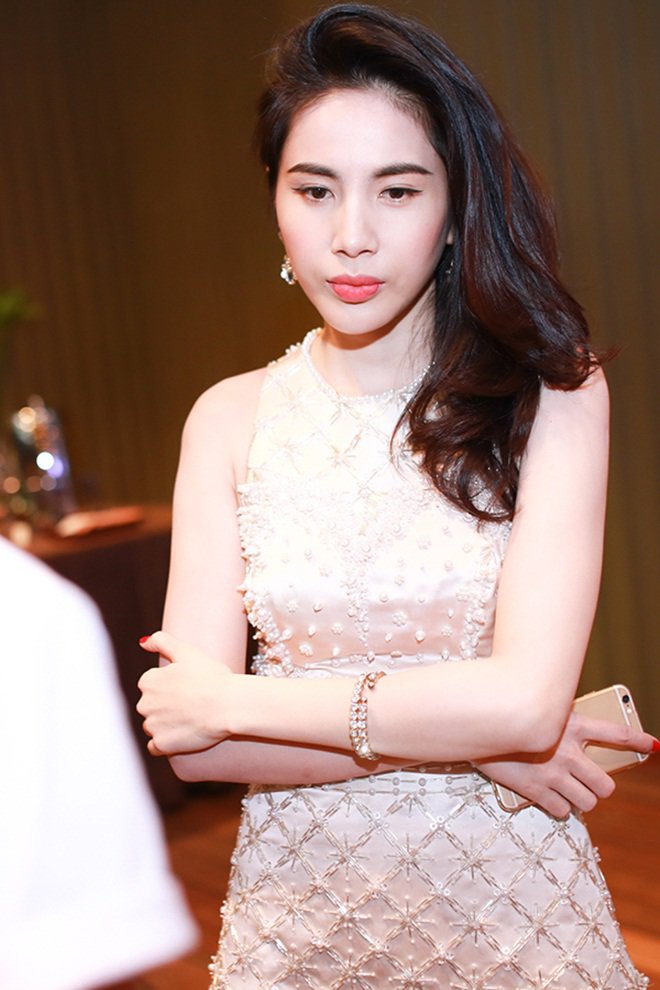 Lâm Vỹ Dạ bị amp;#34;quấy rốiamp;#34; giữa đường, những sao Việt dưới đây còn đau lòng gấp bội - 5