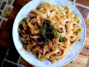 Bếp Eva - Phở xào thịt "tàu nhanh" của nàng độc thân khiến gái có chồng cũng phải ghen tỵ