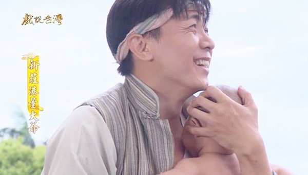 my nhan dai bi nhan tinh siet co chet, 2 con cua co bi cho vao may giat - 4