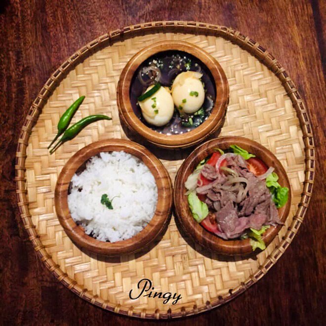 Vợ Việt ở Pháp chia sẻ mâm cơm một người quá tươm tất, ai nhìn cũng hỏi cái bát - 1