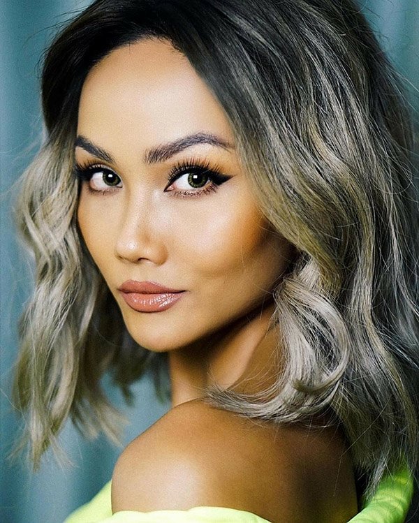Hamp;#39;Hen Niê tự dìm nhan sắc với kiểu tóc amp;#34;bà thímamp;#34; và tông makeup già chát giữa dàn Á hậu - 10