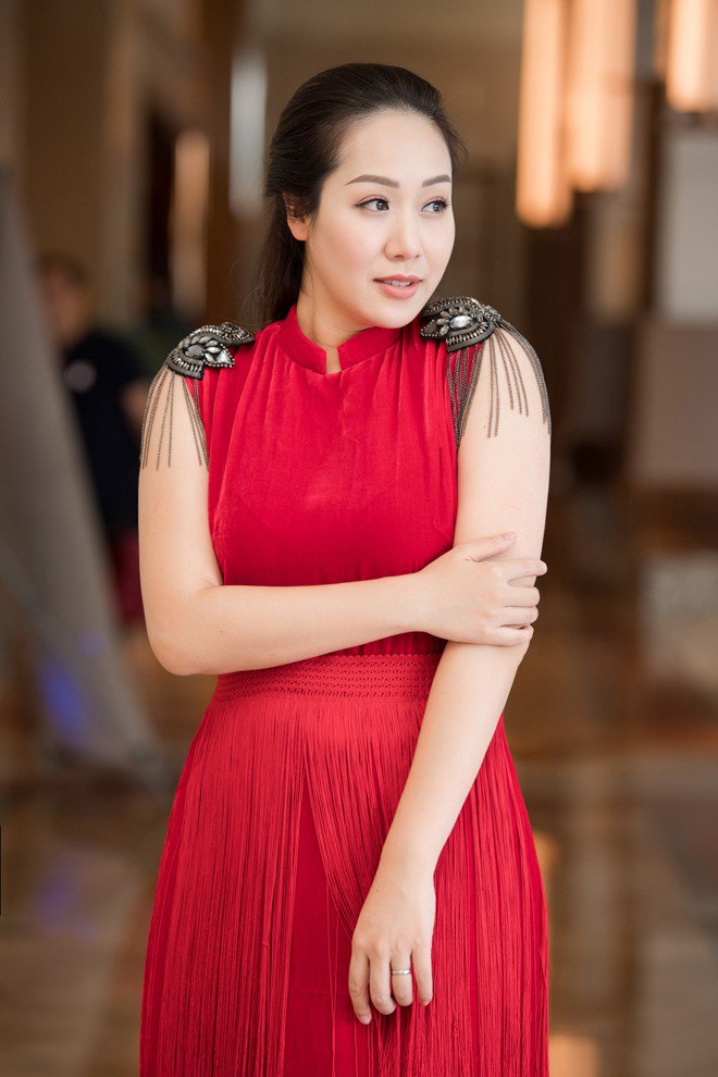 Tái xuất sau khi sinh con 8 tháng, Ngô Phương Lan tự tin với vóc dáng đẫy đà - 1