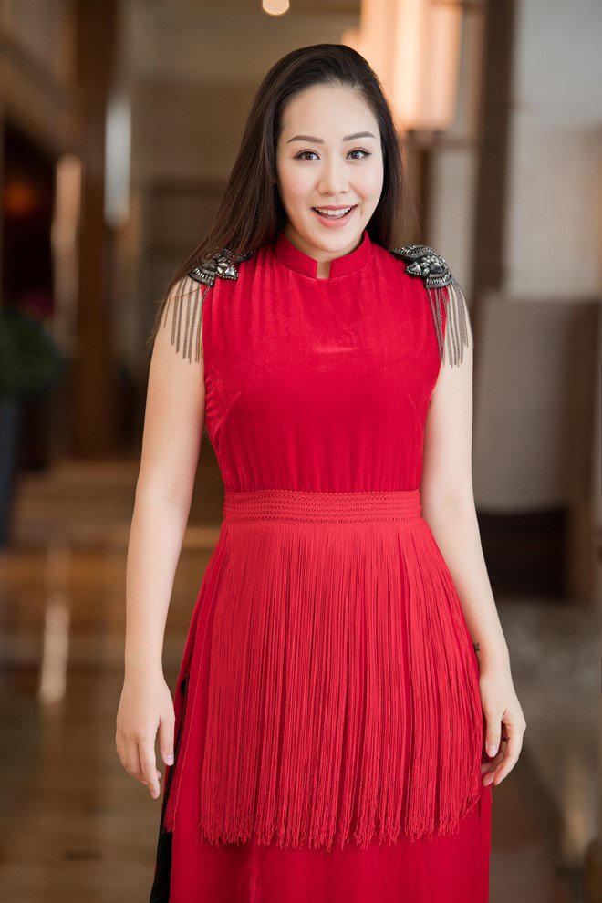 Tái xuất sau khi sinh con 8 tháng, Ngô Phương Lan tự tin với vóc dáng đẫy đà - 2