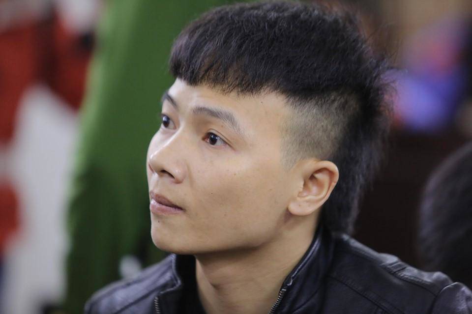 Khá Bảnh tươi cười vẫy tay chào như thần tượng khi hầu tòa khiến nhiều người bức xúc - 7