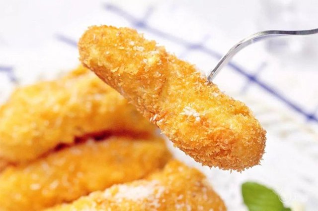 Bánh chuối chiên kiểu mới, trong mềm ngoài giòn rụm, ăn một miếng là nghiền - 1