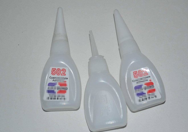 Con trai nhỏ keo 502 vào mắt, bố vội đổ thêm một thứ vào được bác sĩ tấm tắc khen - 3