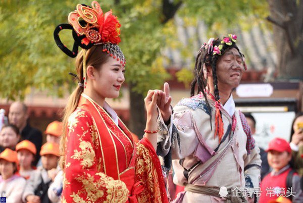 Giả làm ăn xin suốt 8 năm, trai đẹp cưới vợ xinh, tậu nhà hoành tráng - 5