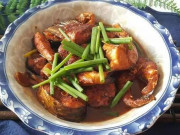 Bếp Eva - Kho cá không đổ nước, tôi liều thay bằng bia, bỗng được món ngon chưa từng có