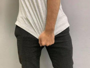 Sức khỏe - "Cậu nhỏ" quá lớn không kéo nổi khóa quần, người đàn ông đi khám mới sững sờ