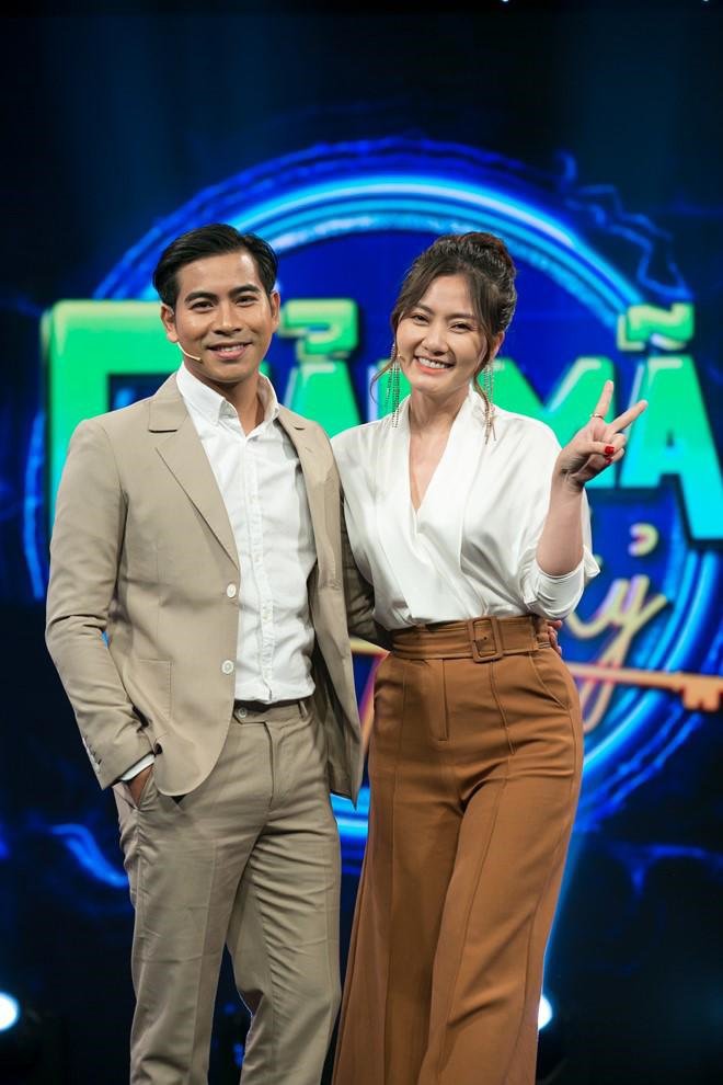 Giữa tin ly hôn, Thanh Bình có ảnh nắm tay một cô gái lạ, đăng chia sẻ khó hiểu - 6