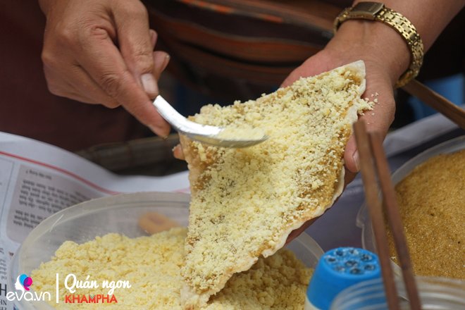 Mẹ HN bán bánh đa kê vỉa hè 20 năm tấp nập người mua, bán 1000 miếng không xuể - 16