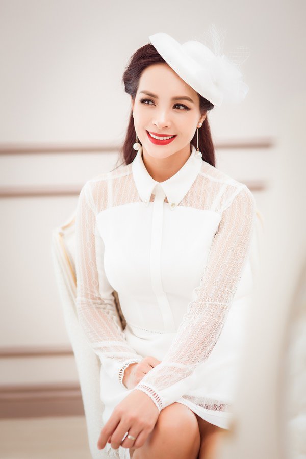 Chơi môn thể thao của giới thượng lưu, nữ MC đầu tư cả kho đồ tập cực sành điệu - 1