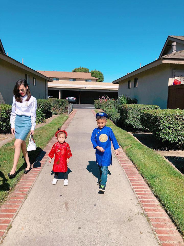 Lần xuất hiện hiếm hoi của em gái Thanh Thảo bên con ruột sau nhiều năm ồn ào - 2