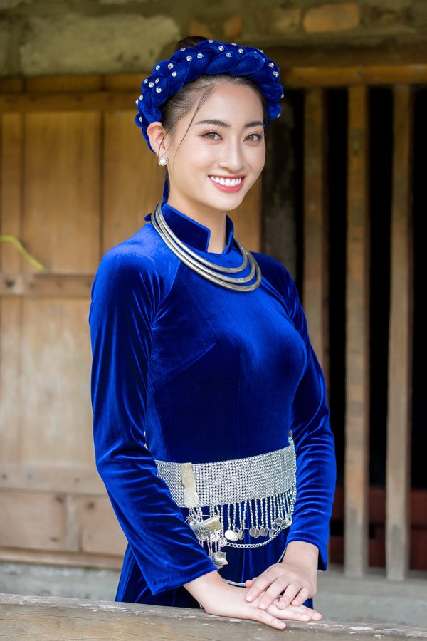 Diện lại áo dài cũ, Hoa hậu Lương Thuỳ Linh vẫn đẹp ngất ngây - 1