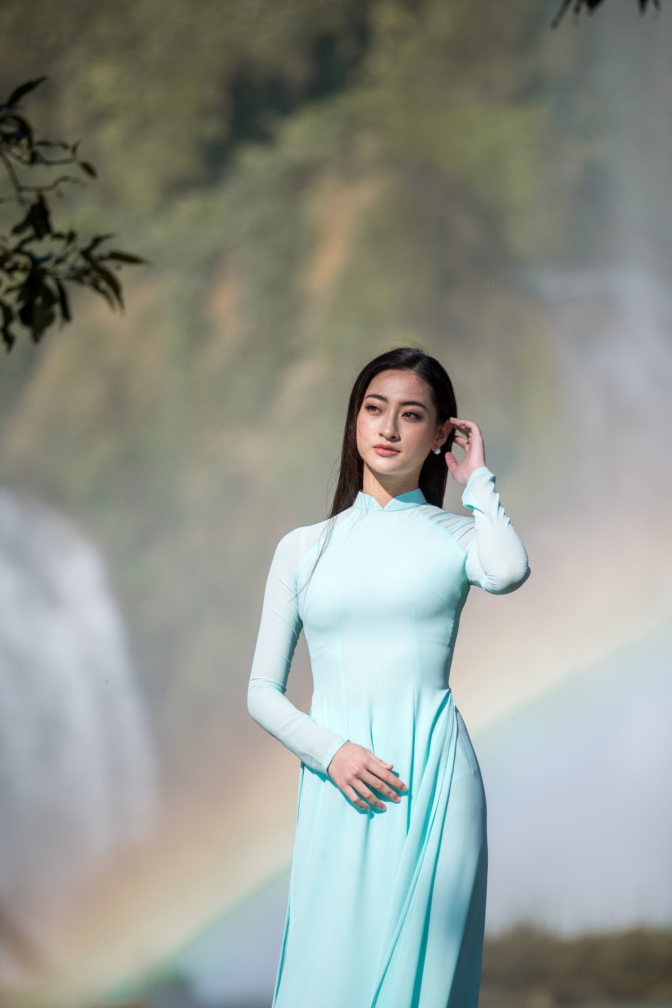 Diện lại áo dài cũ, Hoa hậu Lương Thuỳ Linh vẫn đẹp ngất ngây - 5