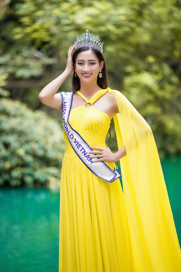 Diện lại áo dài cũ, Hoa hậu Lương Thuỳ Linh vẫn đẹp ngất ngây - 6