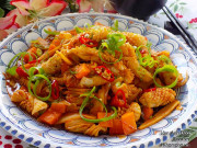 Bếp Eva - Mẹ đảm chia sẻ công thức làm gỏi bạch tuộc kiểu Thái khiến chị em phải trầm trồ