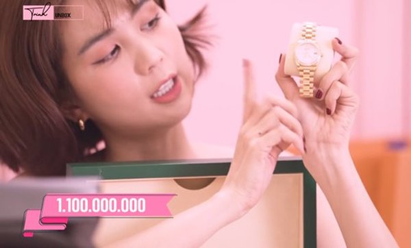 Ngọc Trinh, Phượng Chanel bạo tay sắm hàng hiệu tiền tỷ, mặc thả ga chẳng lo amp;#34;người taamp;#34; - 8
