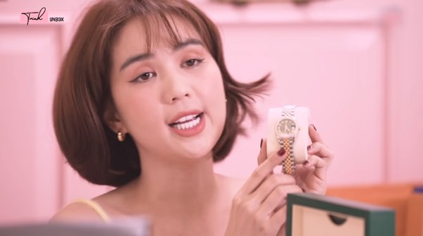 Ngọc Trinh, Phượng Chanel bạo tay sắm hàng hiệu tiền tỷ, mặc thả ga chẳng lo amp;#34;người taamp;#34; - 7