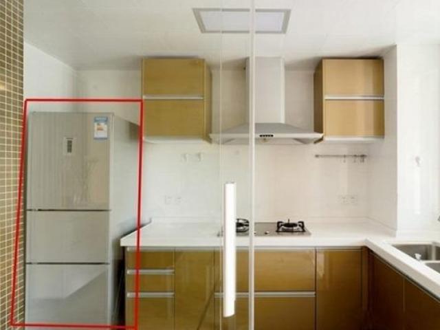 Tiếp tục để tủ lạnh đúng chỗ này, tiền bạc đội nón ra đi, càng làm càng lụi