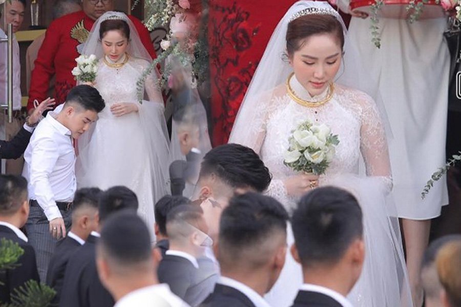 Bảo Thy diện áo dài phối ren, đầu đội vương miện lộng lẫy trong lễ cưới tại nhà thờ - 2