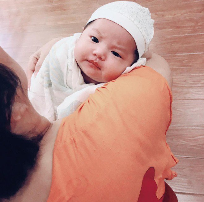 Bé gái từng được Bảo Thy bế, ngủ chung giường giờ xuất hiện trong đám cưới cô cực dễ thương - 16