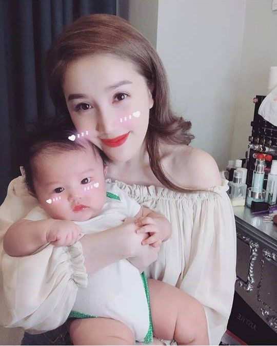 Bé gái từng được Bảo Thy bế, ngủ chung giường giờ xuất hiện trong đám cưới cô cực dễ thương - 5