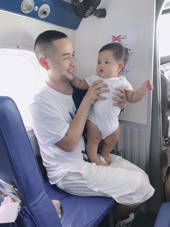 Bé gái từng được Bảo Thy bế, ngủ chung giường giờ xuất hiện trong đám cưới cô cực dễ thương - 11