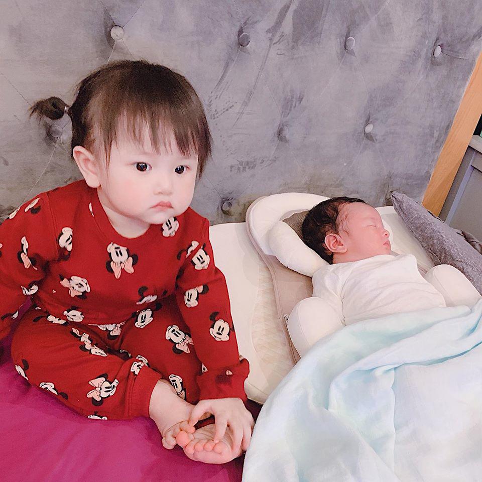 Bé gái từng được Bảo Thy bế, ngủ chung giường giờ xuất hiện trong đám cưới cô cực dễ thương - 4