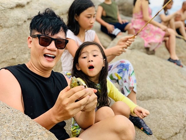 Hoàng Bách: amp;#34;Vợ cũng nổi loạn mới chịu đựng được tôi, con giỏi quá không biết phải con mình khôngamp;#34; - 6