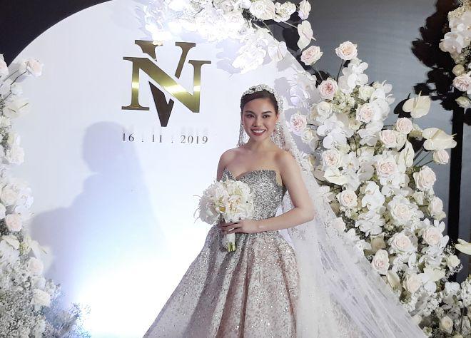 Bi hài đám cưới Giang Hồng Ngọc: Con trai 1 tuổi liên tục khóc khi bố mẹ bận tiếp khách - 14