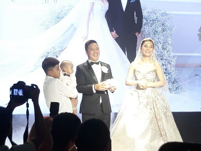 Bi hài đám cưới Giang Hồng Ngọc: Con trai 1 tuổi liên tục khóc khi bố mẹ bận tiếp khách - 20